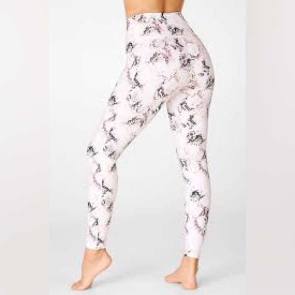 Fabletics SET: Sports Bra + Leggings with FREE Shirt - Picture 13 of 13